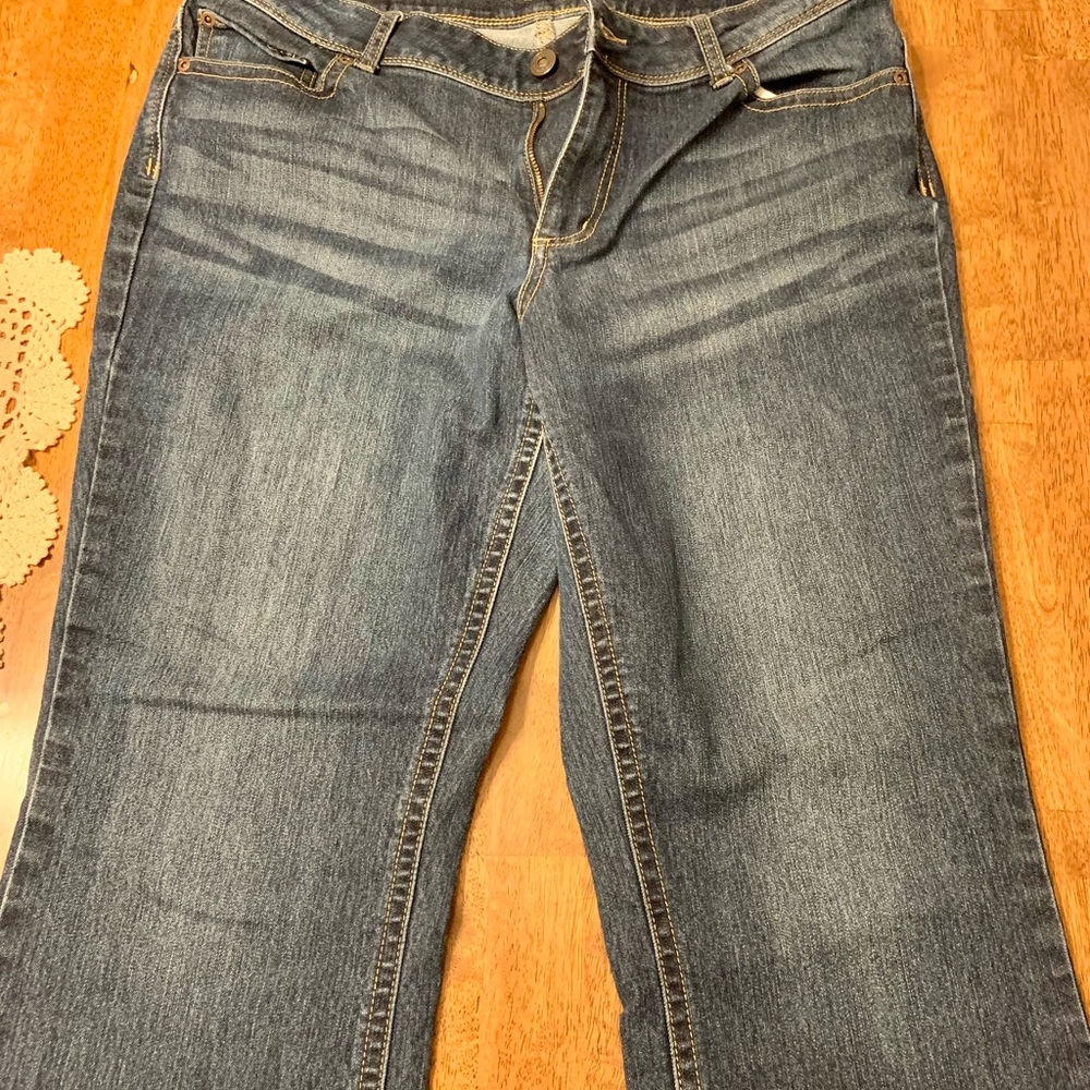 Maurices Women's Straight Leg Blue Jeans Size 16 Short